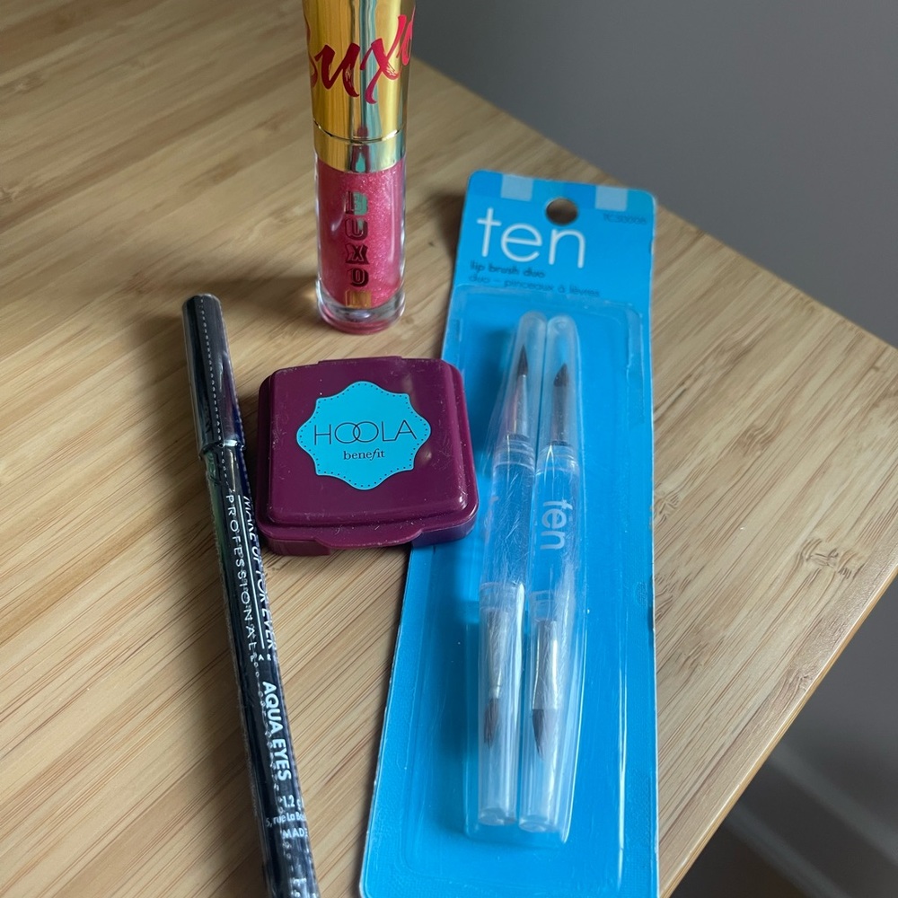 New makeup travel bundle